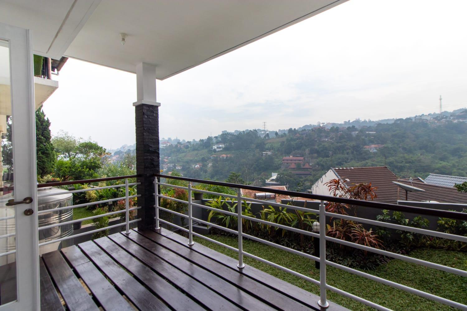 Villa Keluarga Syariah Resor Dago Pakar Bandung - View Bukit Exterior photo